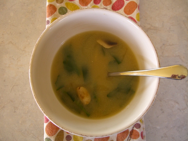 Miso Soup with Tofu and Baby Spinach -- Epicurean Vegan
