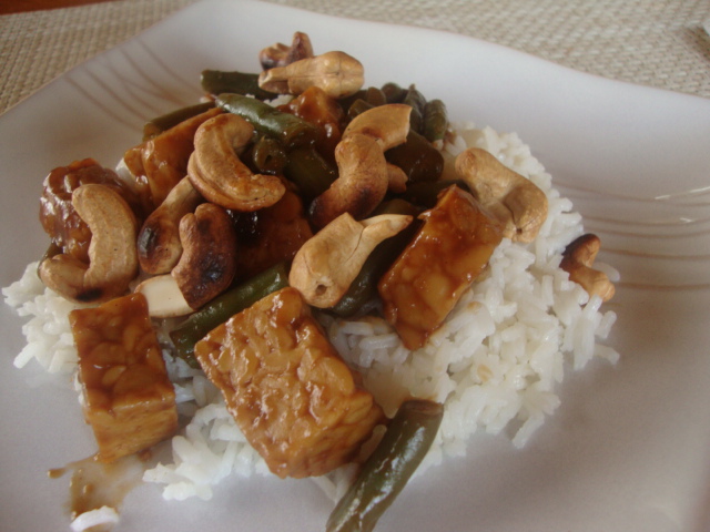 Hoisin-Glazed Tempeh with Green Beans and Cashews -- Epicurean Vegan