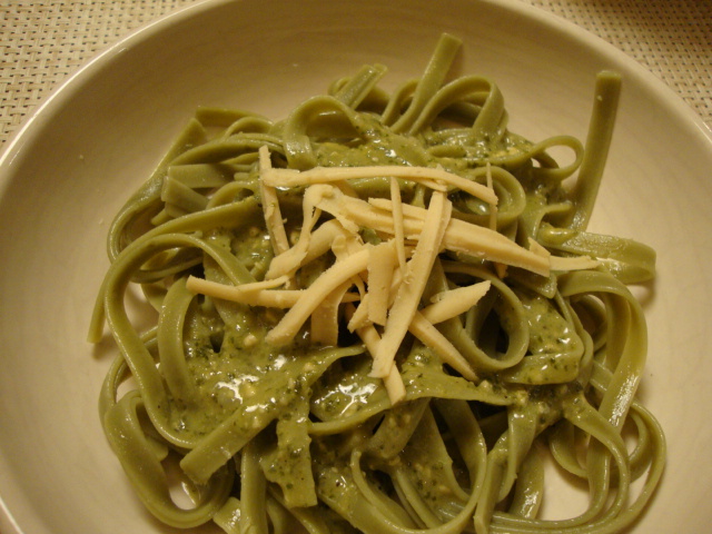 Spinach Fettuccine with Creamy Pesto Sauce -- Epicurean Vegan