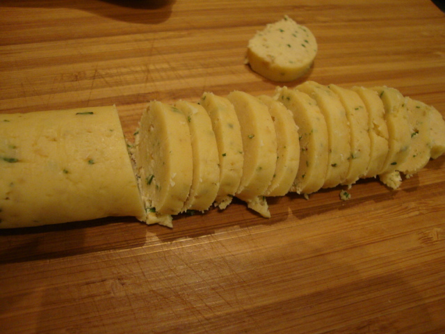 Cheddar and Rosemary Crackers -- Epicurean Vegan