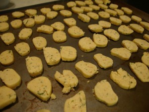 Cheddar and Rosemary Crackers -- Epicurean Vegan