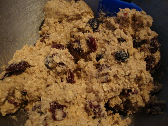 Chai-Spiced Berry-Oatmeal Cookies -- Epicurean Vegan