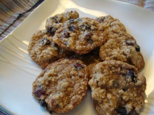 Chai-Spiced Berry-Oatmeal Cookies -- Epicurean Vegan